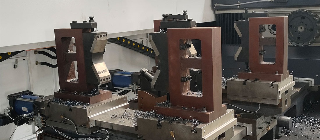 Machine with Fully Enclosed Protection Machine with Fully Enclosed Protection